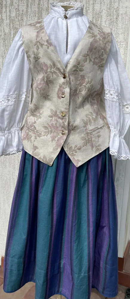 Dámská elegantní vesta vel. 40/42