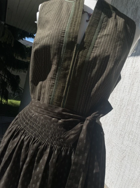 Dámské dirndl šaty, selský styl vel. 40