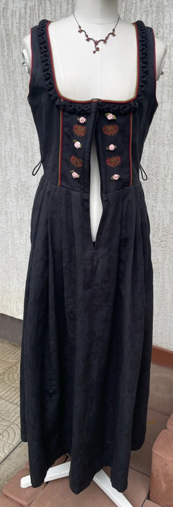 Dámské dirndl šaty vel. 40  VADA 