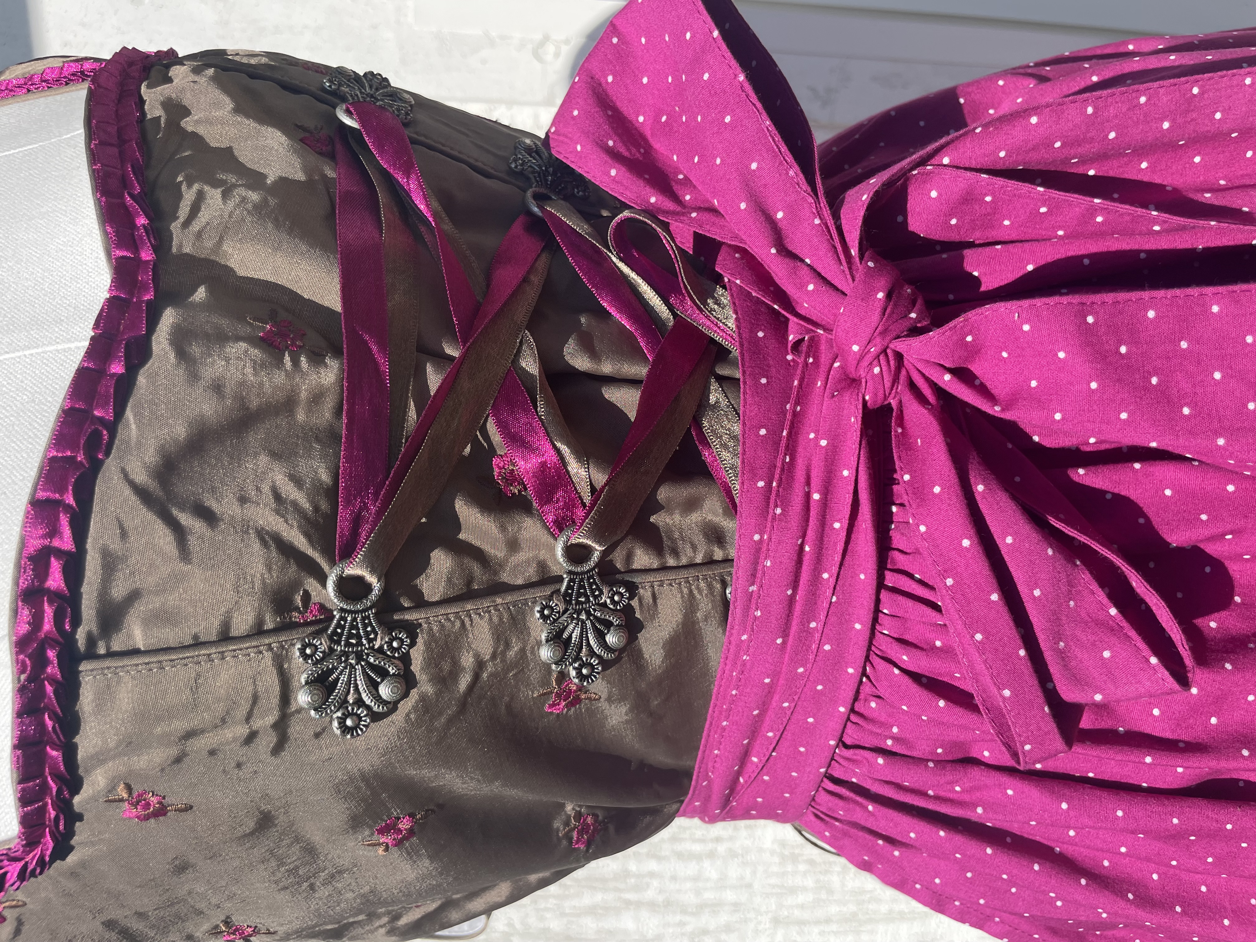 Dámské dirndl šaty selský styl Oktoberfest vel. 38