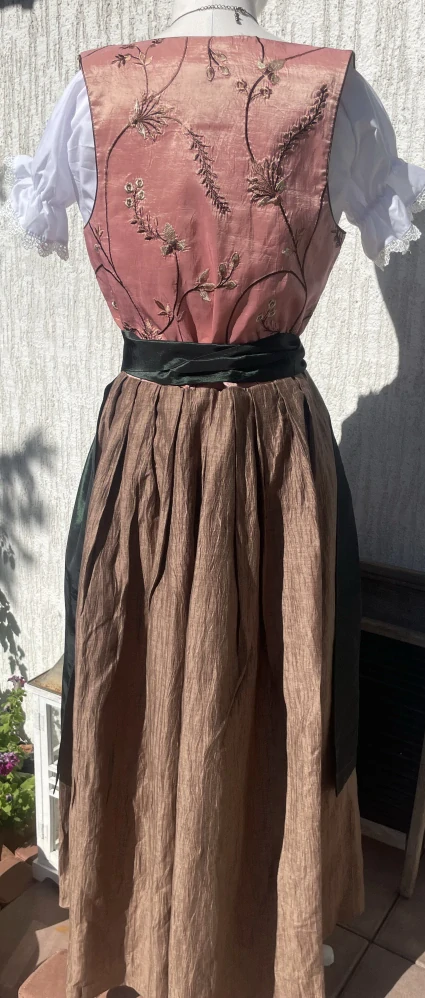 Dámské elegantní dirndl šaty se zástěrou vel. 38/40