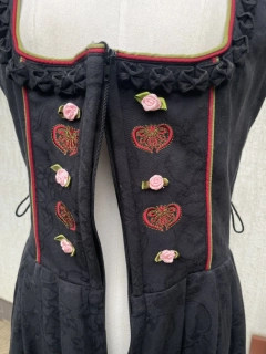 Dámské dirndl šaty vel. 40  VADA 